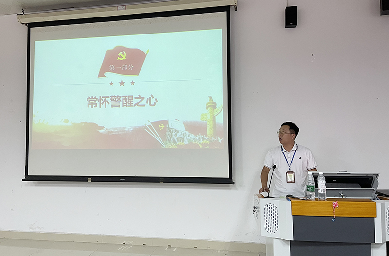 1632996529921053.jpg 图1:成世龙老师主持会议.jpg