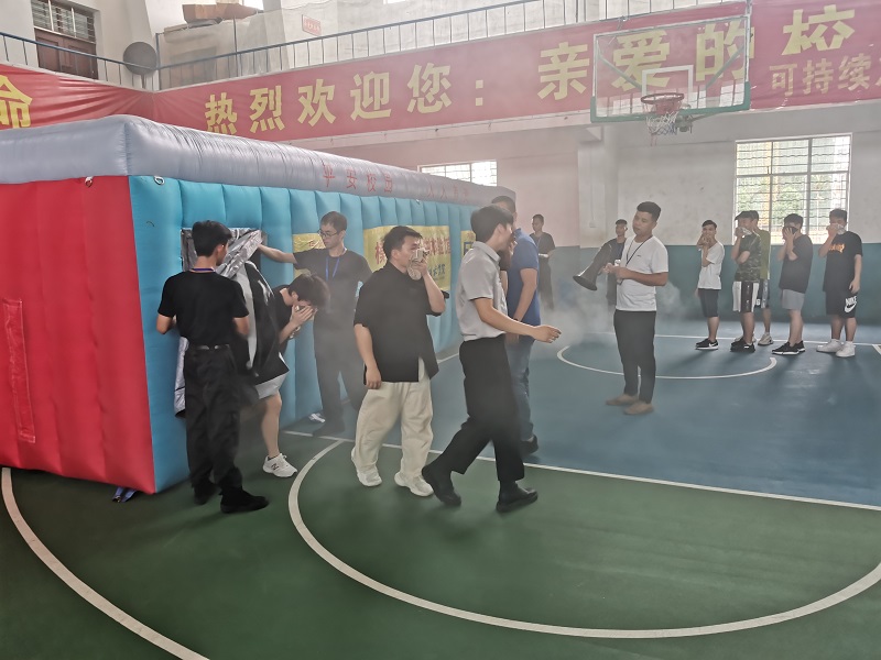 图4：机智的我们终于逃生出来啦~.jpg