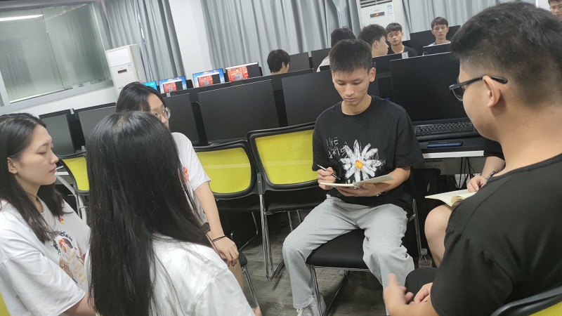 1625478846637784.jpg 图2:学生第二党支部学习习近平总书记“七一”讲话精神.jpg