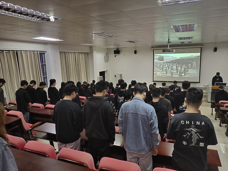 1639712475728747.jpg 默哀1.jpg
