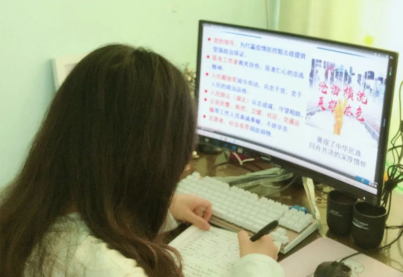 1584868778.jpg 图3:陈开燕学习《院长面对面》思政课战疫课堂.jpg